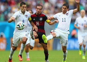 فیلیپ لام - کلینت دمپسی|تقابل بین فیلیپ لام از آلمان در مقابل کلینت دمپسی، بازیکن آمریکا.