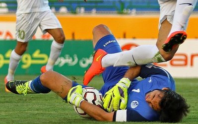 لیگ‌برتر | حاشیه ذوب‌آهن - پیکان / کری‌خوانی تماشاگران ذوب‌آهن برای رحمتی