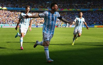 مارادونا: "مسی زیر نظر من بهتر بود"