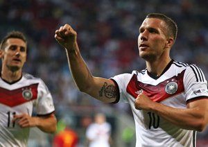 لوكاس پودولوسكي|جشن لوکاس پودولسکی بعد از گلزنی مقابل ارمنستان.