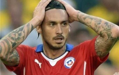 حسرت مهاجم شیلی روی کمرش نقش بست