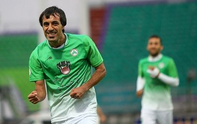 اسماعیل فرهادی در ذوبآهن ماندنی شد/ تمدید قرارداد با مهاجم سبزپوش