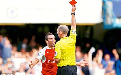 مشکلات داوری ایران به انگلستان رسید! / درخواست ۱۰۰ هزار هوادار آرسنال از پارلمان: مایک دین دیگر برای ما سوت نزند