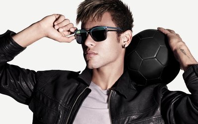 درخشش ستاره بارسا در دنیای مد / نیمــــــار راه جرج کلونی را می‌رود