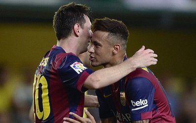 سلفی بازیکنان بارسا با ساندرو پس از برد مقابل ویارئال