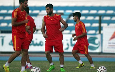 دلیل استفاده پرسپولیسی‌ها از یک برند دیگر در کیش چیست؟/ لباس اسپانسر ایتالیایی نرسید سرخپوشان اسپانیایی شدند!