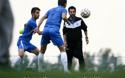 حاشیه‌های تمرین استقلال | رونمایی از استقلال 94 در روزی که با مظلومی عکس یادگاری گرفتند و تهدید کردند