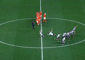 آرژانتین - هلند|شادمانی بازیکنان تیم ملی آرژانتین بعد از پیروزی در ضربات پنالتی و صعود به فینال جام جهانی.