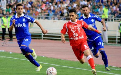 عالیشاه: تیم را تقویت کنند سرخ‌پوش می‌مانم / نداشتن لباس تمرین در شأن پرسپولیس نیست