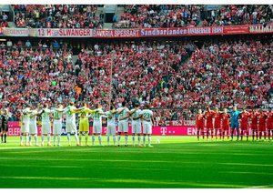 بایرن مونیخ - وردر برمن|سکوت 1دقیقه ای دو تیم قبل از شروع بازی به احترام درگذشت ویلانوا مربی اسبق بارسا