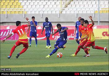 واکنش باشگاه استقلال خوزستان به کارت خدمت جعلی بازیکنان این تیم: خدمت سربازی از همه چیز مهم‌تر است