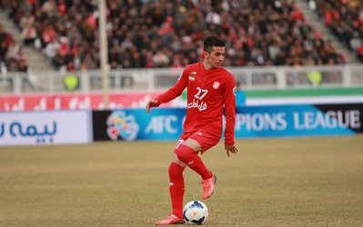 فرشاد احمدزاده در پرسپولیس می‌ماند / بايد شان اين بازيكن ملی‌ پوش حفظ شود