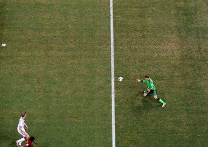 آساموا جیان|صحنه باز شدن دروازه مانوئل نویر به وسیله مهاجم فرصت طلب غنا ، آساموا جیان .