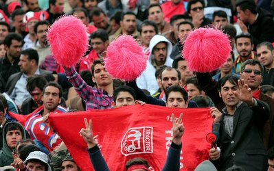 حاشیه‌های تراکتور - نفت / حضور ۱۵ هزار تماشاگر ۷ ساعت مانده به بازی / کارناوال‌های شادی درتبریز