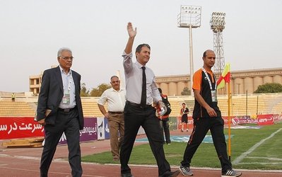 بازیکنان فولاد برای اسکوچیچ جشن تولد گرفتند