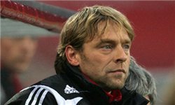 هسلر فردا با پدیده امضا می‌کند؟