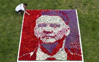 عکس روز | استقبال ویژه از لوییس فان‌خال در منچستر