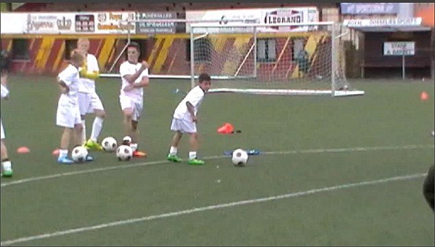 2402868E00000578-0-image-a-77_1418433484450.jpg
