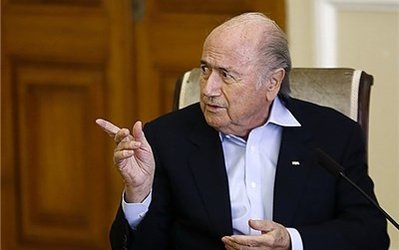 بلاتر: فرانسه راهی به غیر از تمکین از قانون حجاب بانوان فوتبالیست ندارد