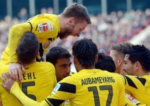 شادی بازیکنان دورتموند|هانوفر 2 - 3 بوروسيا دورتموند / بوندسلیگا