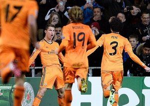 کریستیانو رونالدو|رئال مادرید با گل نهم کریس رونالدو در بازی برابر کوبنهاون در مرحله ی گروهی لیگ قهرمانان اروپا به پیروزی می رسد. رونالدو با این گل رکورد مشترک رود فان نیستلروی (2004/05)، اینزاگی و هرنان کرسپو (هر دو 2002/03) را می شکند.