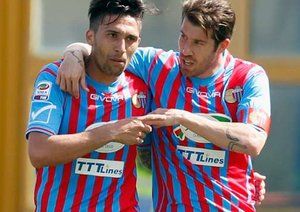 کاتانیا|خوشحالی بازیکنان کاتانیا بعد از جشنواره گل راه انداختن در زمینشان