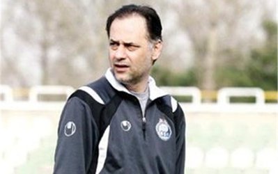 نامجومطلق:‌ قلعه‌نویی نباید برکنار شود/ استقلال باید یک مدافع میانی مطمئن جذب کند