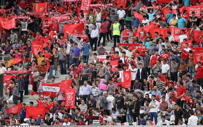 لیگ برتر | حاشیه تراکتور - نفت مسجدسلیمان / تشویق هواداران تراکتورسازی تا اخراج بازیکن نفت