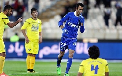 بازيكنان استقلال هديه را وانكرده پس مي‌فرستند / آدرس بدهید، هندزفری‌ها را برگردانیم