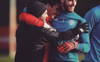 پیشنهاد تمدید قرارداد من یونایتد به دخیا 