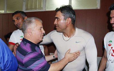 عابدزاده: با اين زانوی‌ مصدوم برای‌ تيم ‌ملی‌ هم بازی‌ كردم / درد می‌کشم ولی به عشق مردم جلوی ستاره‌ها بازی می‌کنم