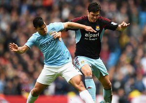 آگیرو - تامکینز|درگیری میانه میدان بین نصری و تامکینس