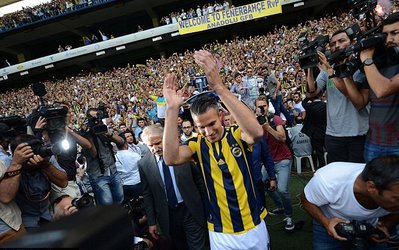 تشکر فان‌پرسی از تیم‌های سابقش پس از پوشیدن لباس فنرباغچه