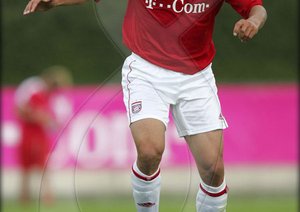 گالری تصاویر علی کریمی