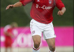 گالری تصاویر علی کریمی|علی کریمی بازیکن سابق بایرن مونیخ و مرد سال آسیا در سال 2004