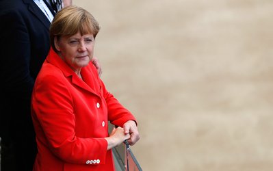 درخواست رئیس جمهور اوکراین از مرکل برای انتقال میزبانی جام جهانی از روسیه به آلمان!