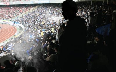 گزارشی از افزایش استعمال مواد مخدر در ورزشگاه‌ها / دود از استادیوم بلند می‌شود