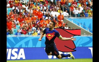 فان‌پرسی و روبن در نقش سوپرمن‌ و‌ بت‌من / فان‌خال پادشاه برزیل+تصاویر