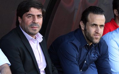 علی کریمی این شکلی پشت بازیکنانی ایستاد که قراردادشان افشا شده!