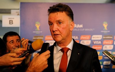 انتقاد لوئیس فان خال از کریس اسمالینگ به خاطر عدم احتیاط مدافع تیمش