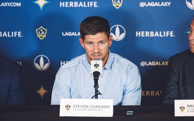 جرارد خطاب به استرلینگ: مرد باش و به باشگاه برو!