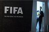 یکی از متهمان به فساد در فیفا خودش را به پلیس تسلیم کرد
