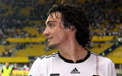 منچستر با مدافع آلمانی به توافق رسید / هوملس به جمع شیاطین سرخ اضافه می‌شود