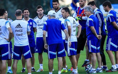 حمله هواداران برزیلی به تمرین آرژانتین