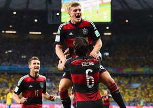 تونی کروس|شادمانی تونی کروس، بازیکن تیم ملی المان بعد از باز کردن دروازه برزیل.