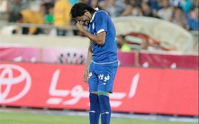 عکس روز | بازیکن استقلال در حال پیاده‌روی به سمت کربلا