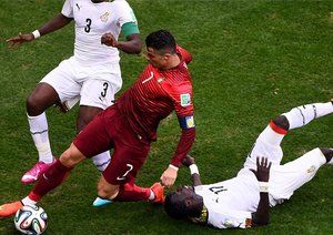 کریستیانو رونالدو|کنترل توپ توسط فوق ستاره پرتغال ، کریستیانو رونالدو .