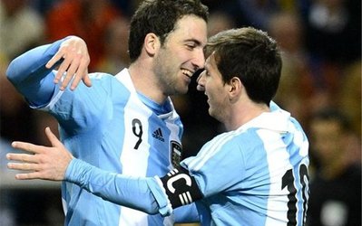 تمجید ایگواین از مسی / کاش به ناپولی بیاید