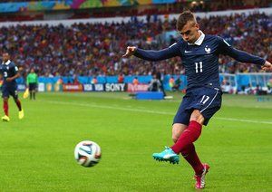 آنتوان گريزمان|ضربه خطرناک آنتوان گريزمان هافبک فرانسه به در بازی مقابل هندوراس .