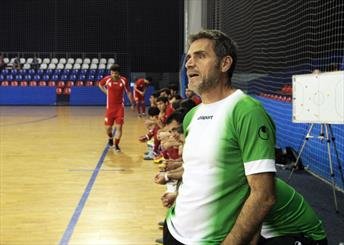 بازیکنانم برای جام ملت‌های آسیا آماده‌اند/ روسیه قوی‌ترین لیگ فوتسال دنیا را دارد